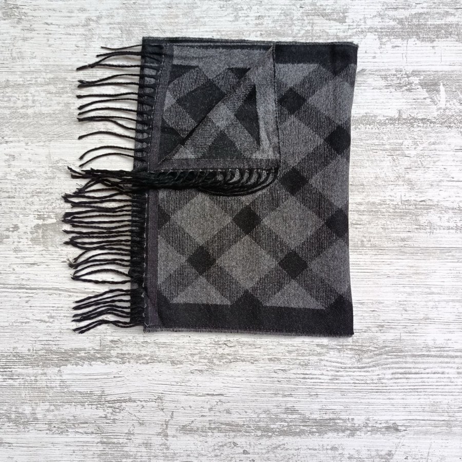 Men's Gray Diamond-Pattern Scarf